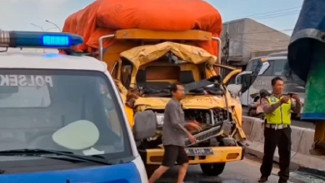Kecelakaan Beruntun di Jalur Pantura Genuk Semarang, Truk Ringsek-Sopir Terjepit