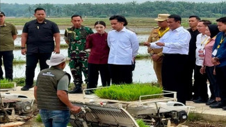 Dukung Ketahanan Pangan, Wapres Gibran Didampingi Mentan Amran Tanam Padi di Langkat