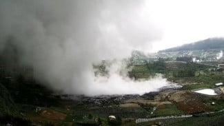 Kawah Sileri Semburkan Lumpur Sejauh 50 Meter, PVMBG Sebut Dieng Masih Aman Dikunjungi