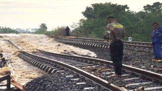 Rel Kereta Terendam Banjir di Grobogan, Dua Perjalanan KA Dibatalkan