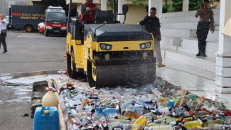 Polrestabes Semarang Hancurkan 3.500 Botol Minuman Keras