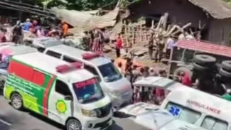 Kabar Duka dari Purworejo, 10 Orang Meninggal dalam Kecelakaan Maut Truk Tabrak Angkot