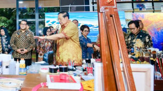 Menteri Ekraf Terpukau dengan Koleksi Cikeas Art Gallery SBY