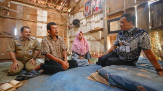 Senyum Sunoto Akhirnya Rumahnya Diperbaiki