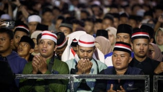 Ribuan Warga Hadiri Jateng Bersholawat, Ahmad Luthfi Doakan Warganya Makmur dan Tenteram
