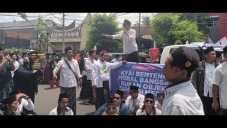 Ratusan Santri Geruduk Kantor KPID Jateng