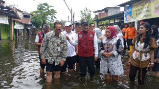 Kunjungi Banjir Semarang, Mensos RI Kucurkan Bantuan Rp4 Miliar