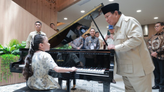 Ketika Pianis Cilik Curi Perhatian Prabowo Saat Peresmian RS di Solo