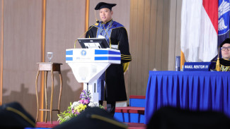 Gunakan Bahasa Jepang, Wamentan Sudaryono Motivasi dan Inspirasi Wisudawan IPB