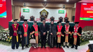Wakil Ketua DPRD Jateng, M Saleh Raih Doktor Hukum Predikat Summa Cumlaude