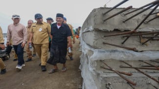 Kombinasikan Beton dan Mangrove, Hybrid Seawall di Demak Siap Selamatkan Tambak Warga