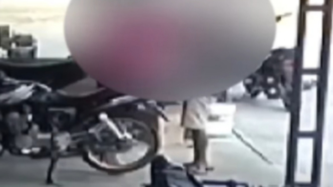 Rekaman CCTV penganiayaan dua remaja oleh oknum polisi