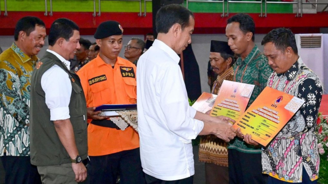 Jokowi serahkan bantuan pada Petani di Grobogan