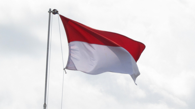 penyerahan simbolis 2000 bendera oleh pemkab banyumas