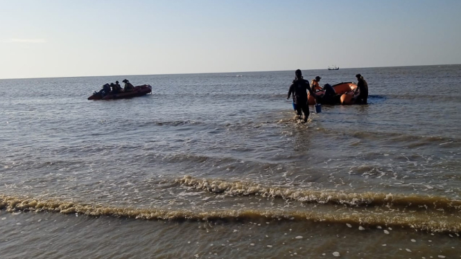 Warga Jepara terjatuh ke laut.