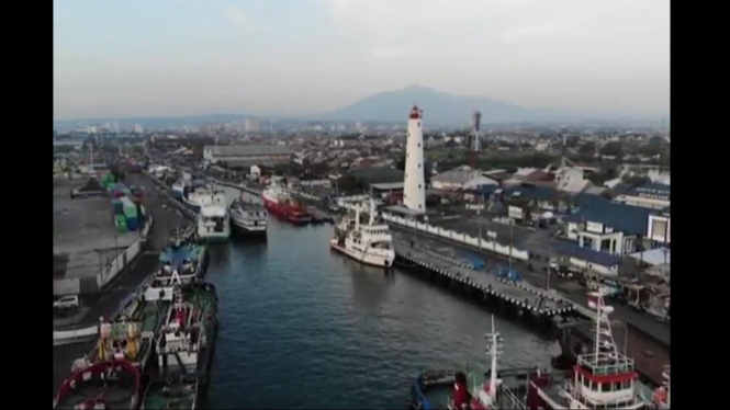 Mercusuar Pelabuhan Tanjung Emas