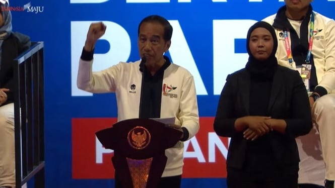 Presiden Jokowi membuka Peparnas XVII 2024 di Kota Solo.