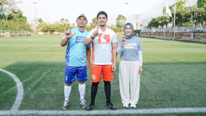 Kaesang Pangarep main bola pakai kaos Mulyono