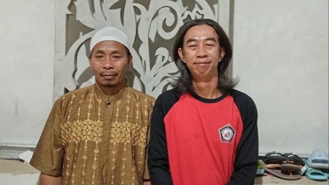 Ahmad (baju cokelat) usai bebas dari Rutan Nunukan