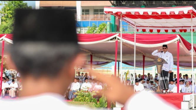 Pj Gubernur Jateng Nana Sudjana pimpin Hari Santri Nasional di Blora