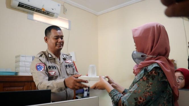 Polres Pemalang memberi makan gratis kepada warga yang ditilang