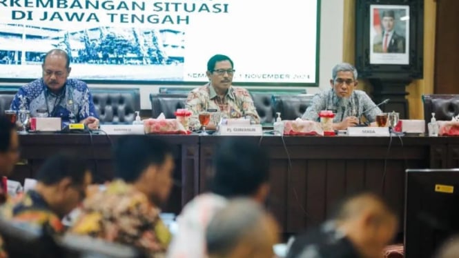 Penjabat Gubernur Jawa Tengah Nana Sudjana.