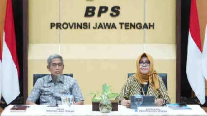 Kepala BPS Jateng Endang Tri Wahyuningsih (kanan)