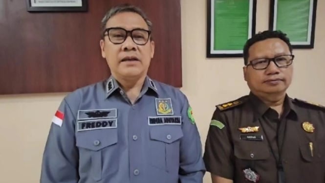 Asintel Kejati Jateng Freddy Simanjuntak (kiri)