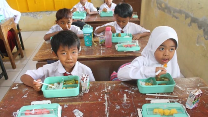 Ilustrasi makan bergizi gratis siswa sekolah di Jateng