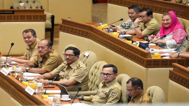 Pj Gubernur Nana Sudjana hadir di RDP Komisi II DPR RI