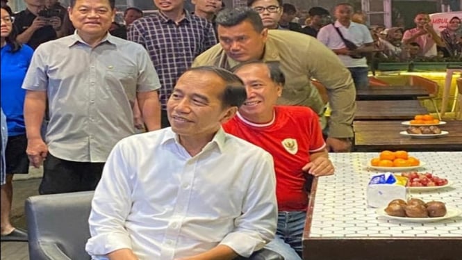 Jokowi nobar Timnas Indonesia di alun-alun Purwokerto