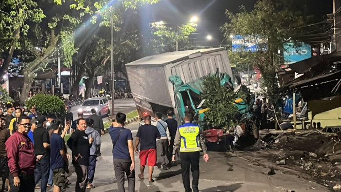 Kecelakaan truk dii Jalan Prof. Hamka, Kota Semarang