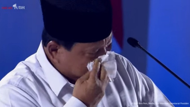 Presiden Prabowo menangis di Hari Guru