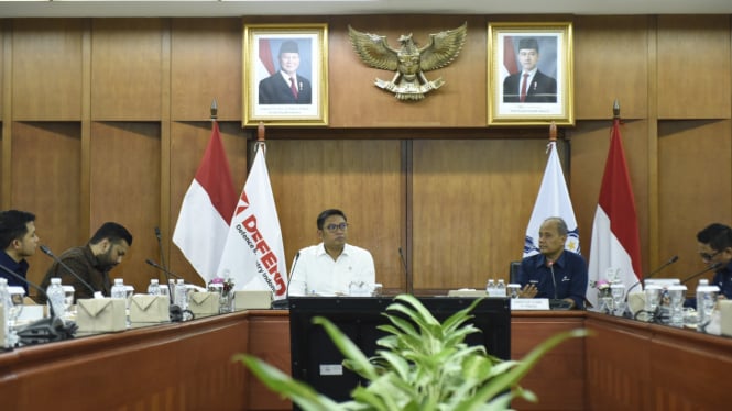 Wamentan Sudaryono bersama jajaran Pindad