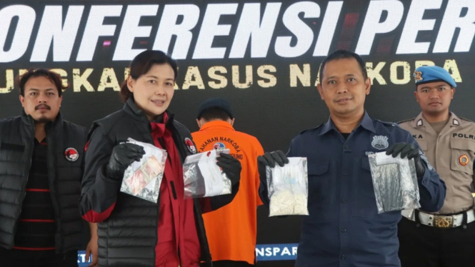 SatresNarkoba Polres Temanggung merilis kasus peredaran pil koplo