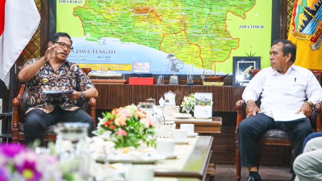 Pj Gubernur Nana Sudjana menerima audiensi Rektor Unimus, Masrukhi