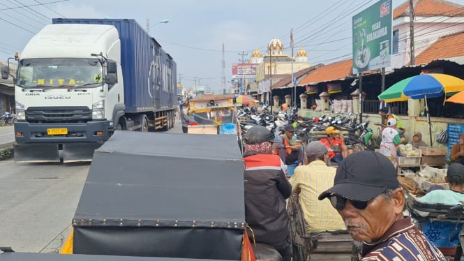 Pasar tumpah di Pemalang Jawa Tengah