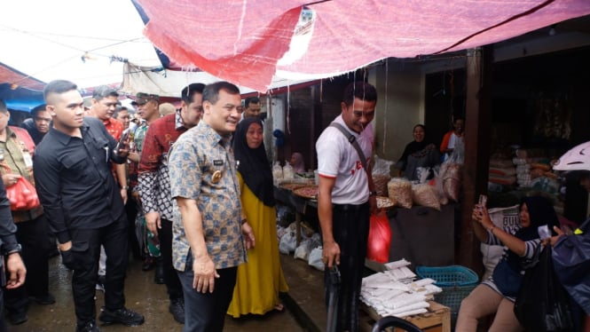 Gubernur Jateng Ahmad Luthfi sidak harga bahan pokok di pasar