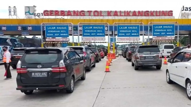 Ilustrasi arus mudik lebaran di Gerbang Tol Kalikangkung