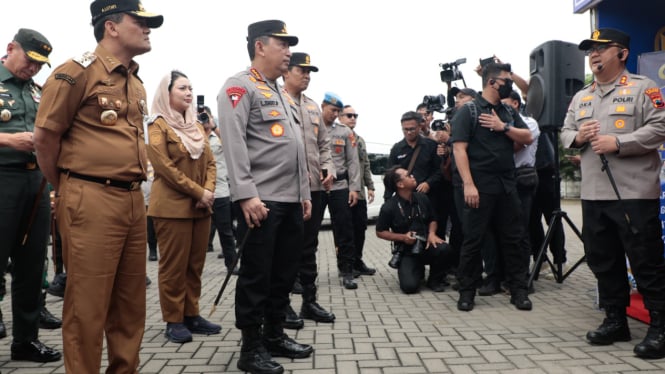 Kapolri Jenderal Polisi Listyo Sigit Prabowo meninjau Pospam