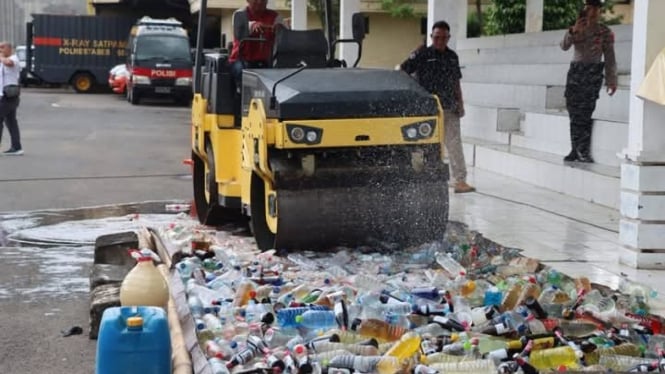 Polrestabes Semarang musnahkan ribuan botol miras