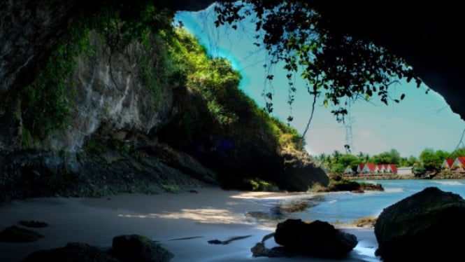 Pantai Karang Bolong Kebumen