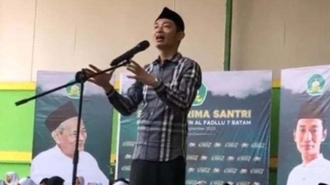 Alamudin Dimyati Rois, atau yang akrab disapa Gus Alam