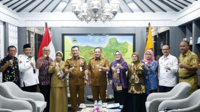 Gubernur Jateng, Ahmad Luthfi bersama jajaran Disdikbud Jateng
