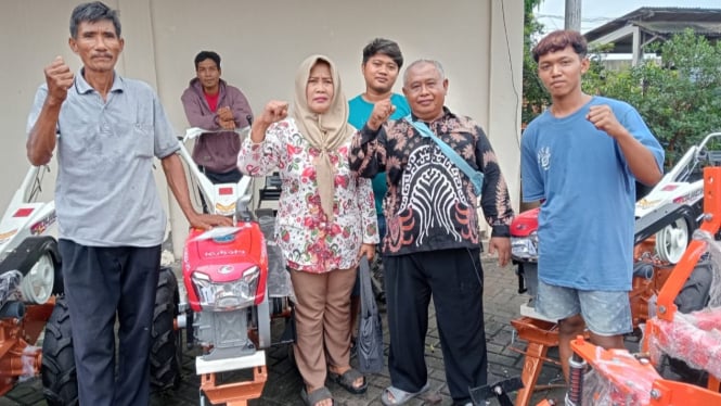 Bantuan Traktor Baru untuk Petani Grobogan