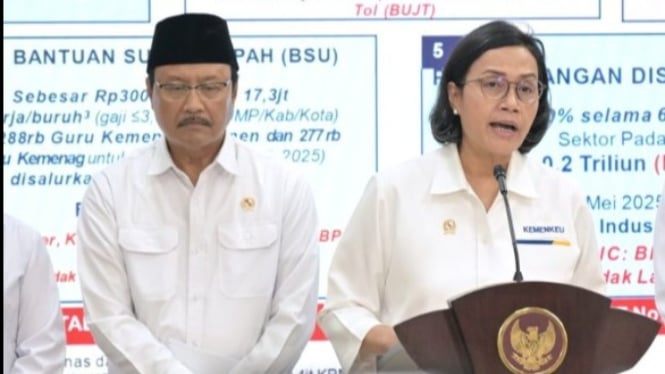 Menteri Sosial Saifullah Yusuf dan Menteri Keuangan Sri Mulyani