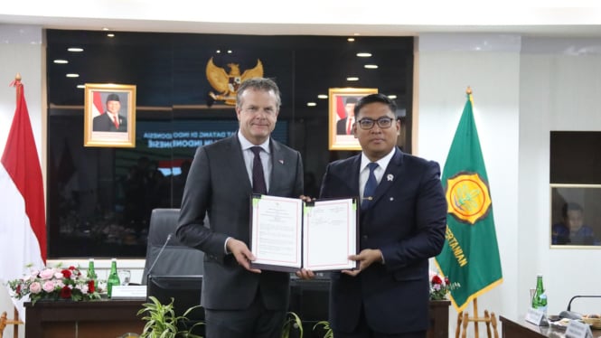 Wamentan RI Sudaryono dan Wamentan Belanda Guido Landheer