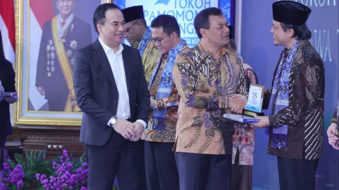 Ketua DPW PKB Jateng, Gus Yusuf Terima Penghargaan Tokoh Pamomong