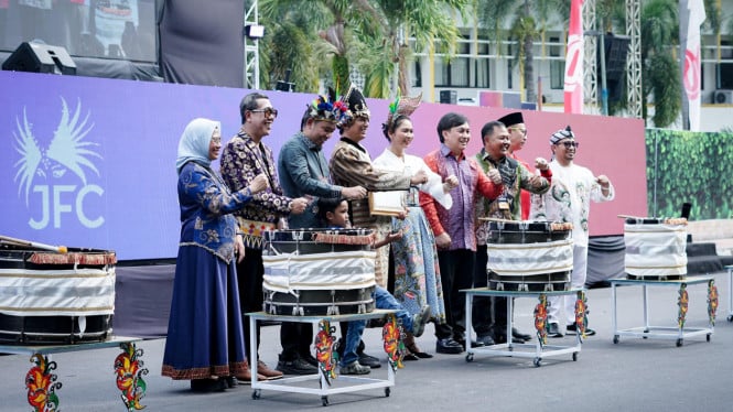 Kemenbud di  Jember Fashion Carnaval (JFC)