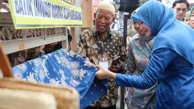 Pameran UMKM di halaman Pemprov Jateng